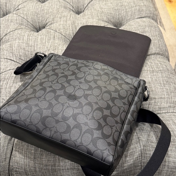 Coach Bag Signature Messenger Flap Crossbody - Picture 10 of 17